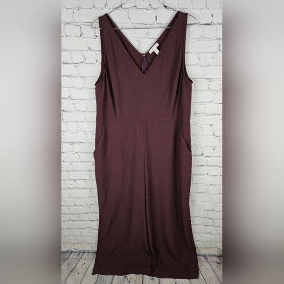 LEITH | v-neck wide leg jumpsuit with pockets - Picture 2 of 5